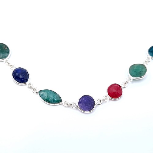 516 - A very good quality necklace set with emerald, sapphire and ruby gemstones, length of necklace 70cm,... 