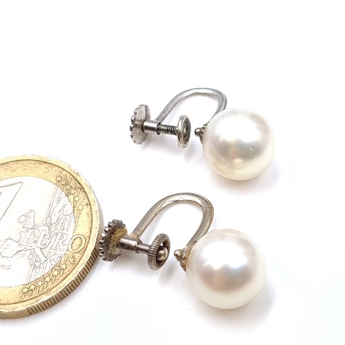 533 - A very fine pair of vintage pearl stud earrings with screw twist clasps. Boxed.