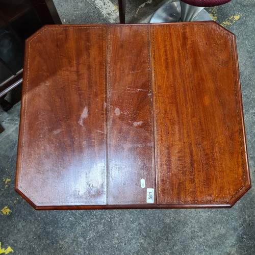 581 - A gorgeous Edwardian gate leg drop leaf table featuring beautiful string inlay.