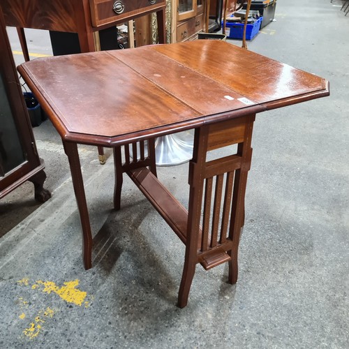 581 - A gorgeous Edwardian gate leg drop leaf table featuring beautiful string inlay.