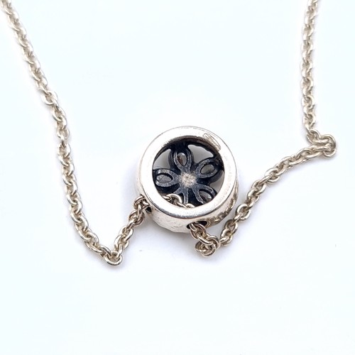 899 - A stunning sterling silver (stamped 925) Pandora necklace featuring a gem-set snowflake pendant. Hel... 