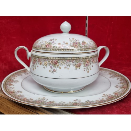 325 - A super quality Noritake Ireland 26 piece part dinner set in the Morning Jewel pattern, including tu... 