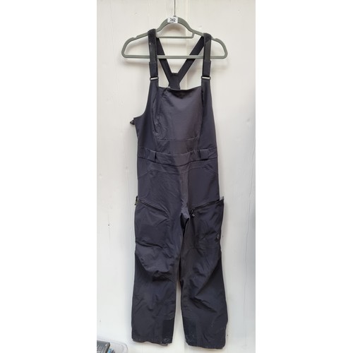 342 - A pair of Black Diamon Equipment stretch pro bib / overalls, size Large. Perfect for skiiing and oth... 