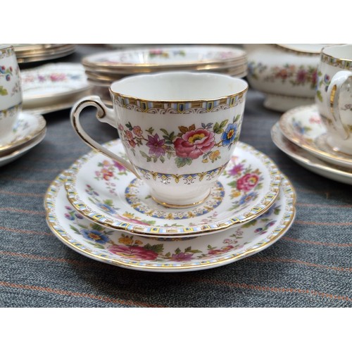 465 - Star Lot : A very large and very elegant set of Royal Grafton fine bone china in the 'Malvern' patte... 