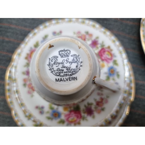 465 - Star Lot : A very large and very elegant set of Royal Grafton fine bone china in the 'Malvern' patte... 