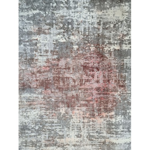 604 - A large cozy 'Orion Silver' rug in a grey and white plush finish. L230cm x W160cm. With RRP of €230 ... 