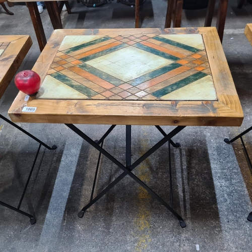 1005 - A lovely fold out breakfast table with a fabulous stained top in a geometric pattern in shades of gr... 