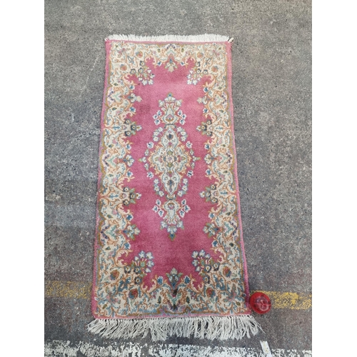 352 - A lovely neatly sized hand knotted woollen rug in shades of pink and cream with a floral design. L13... 