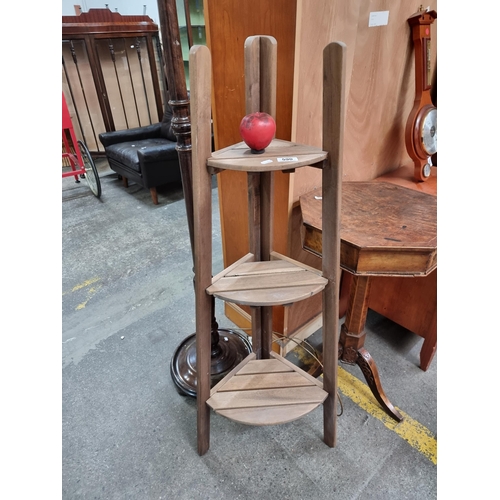 590 - A stylish contemporary three tier plant stand.