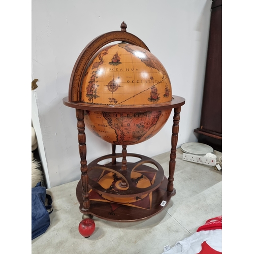 656 - Star Lot : A super retro wooden globe drinks / cocktail trolley with castors.