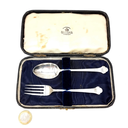 686 - A nice example of a Sterling Silver spoon and fork set, hallmarked Sheffield 1943, presented in Mapp... 