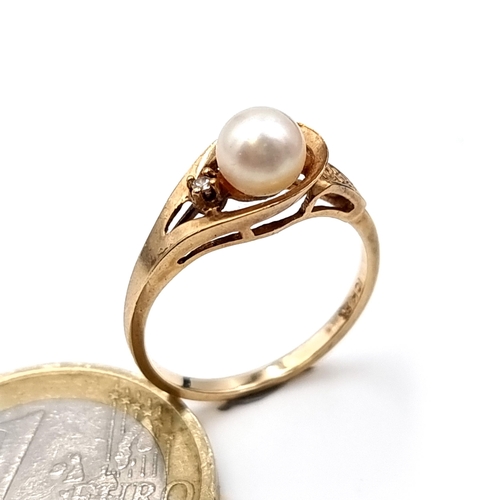 693 - A 10K gold vintage ring set with a pearl mount with diamond, ring size L 1/2, weight 1.87 grams.