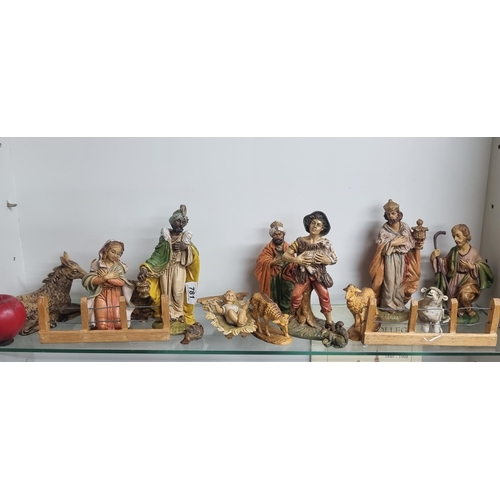 781 - A full beautifully Italian made nativity set. Lovely quality to this set.