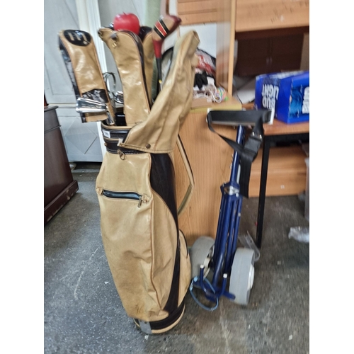 846 - A set of vintage McGregor (Jack Nicklaus Golden Bear) golf clubs, including irons 3-9, PW, woods, dr... 