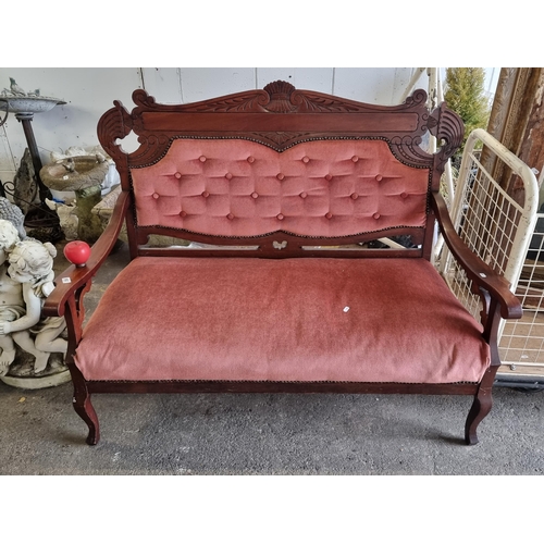 863 - A gorgeous vintage two seater settee / sofa with lovely button back detailing, and scroll carving th... 