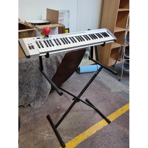 877 - A superb Swissonic Easykey 61 keyboard complete with stand. Features 61 Full-size velocity-sensitive... 