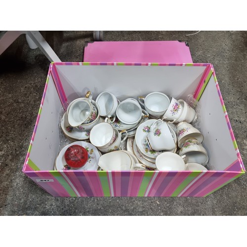 647 - A gorgeous elegant Romanian tea service boasting a floral design. Includes cups, saucers, milk jug a... 