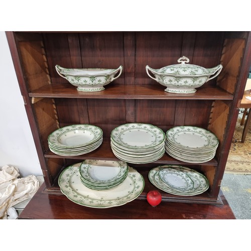 660 - Star Lot: A great collection of approx. 40 Victorian Ford & Sons Burslem dinner service in the 'Dudl... 