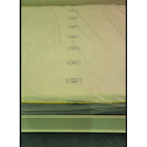 617 - Star Lot: A Super King size memory foam mattress in new condition (175cm x L200cm) accompanied by a ... 