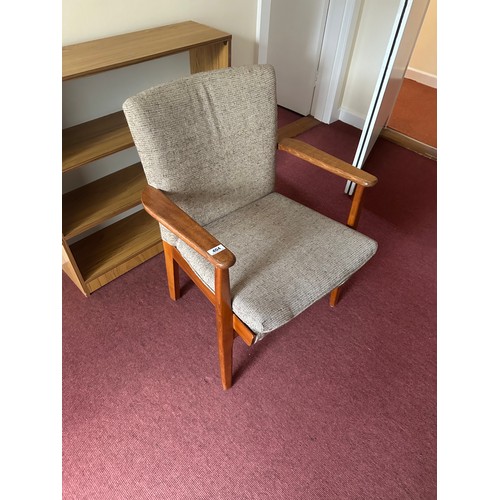 404 - A single Mid century Parker Knoll PK733 arm chair.
There is only two opportunities to collect from t... 