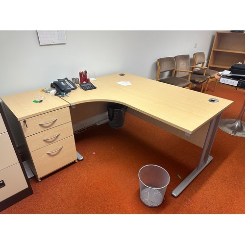 411 - A good 1600mm Radial desk with 2 covered cable grommets and a a matching 3 drawer locker with origin... 