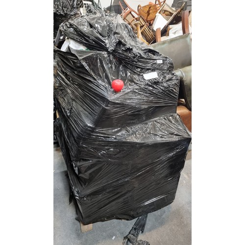 910 - A mystery pallet containing a huge amount of mixed small items including small collectibles and anti... 