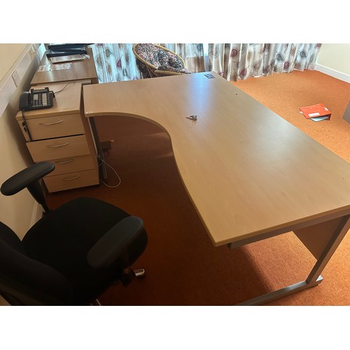 415 - A good 1600mm Radial desk with 2 covered cable grommets and a a matching 3 drawer locker with origin... 