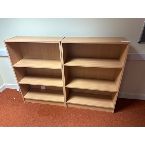 417 - Tow good adjustable height bookshelves. In good order.
There is only two opportunities to collect fr... 