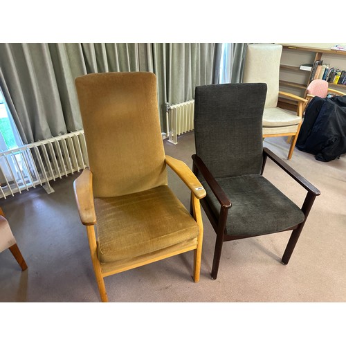 444 - Two high back reading chairs inc a gold coloured Mid century Parker Knoll Pk 928-9
There is only two... 