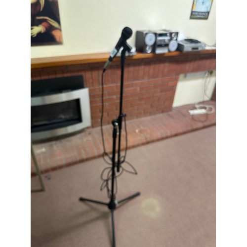 445 - A good quality Microphone and stand KM51 600
There is only two opportunities to collect from the Hom... 