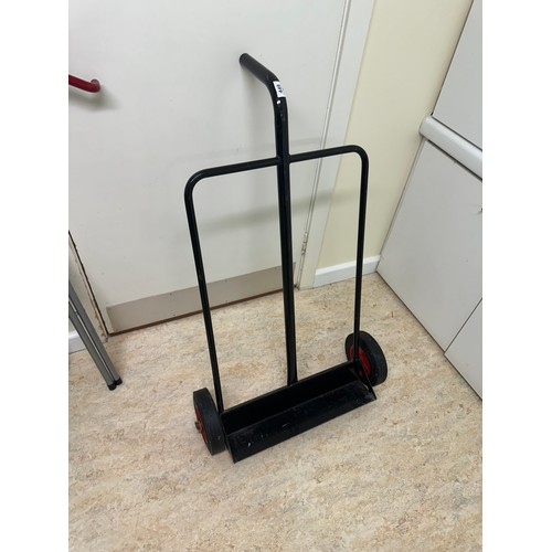 449 - A wide, slim line commercial hand trolley.
There is only two opportunities to collect from the Home,... 