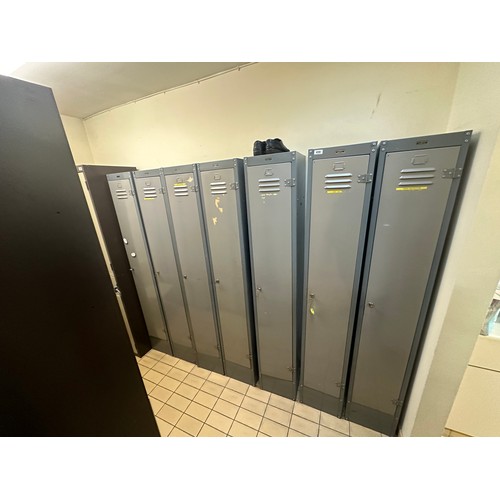 459 - Seven Full height single door lockers. All with Keys.
There is only two opportunities to collect fro... 