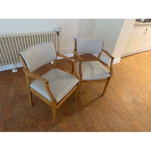 466 - Set of two mid century Parker Knoll chairs with curved arms.
There is only two opportunities to coll... 