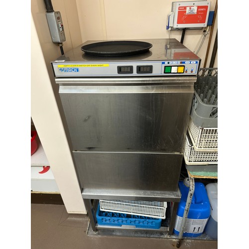 469 - STAR LOT : A MACH commercial Dishwasher Stainless steel with glass and dish trays.
There is only two... 