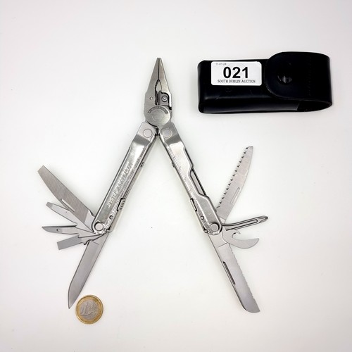 21 - A Leatherman Rebar stainless steel multi tool comes in original leather pouch. Looks as new, Approx ... 