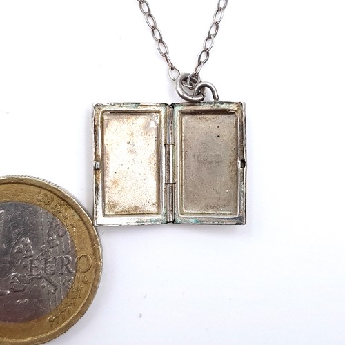 667 - A hallmarked Birmingham sterling silver hinged pendant necklace set with sterling silver chain, leng... 