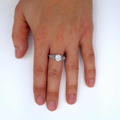 674 - An impressive  sterling silver quality solitaire ring, size S, weight 3.37 grams.