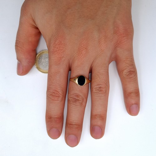 734 - A super gents 9k gold onyx stone Signet Ring, size Q, weight 2.20gms. Boxed.