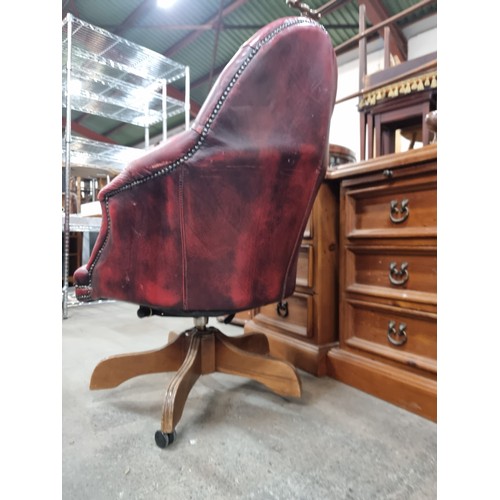 840 - Star Lot : A very stylish Chesterfield style swivel office chair buttonback detailing. In an attract... 