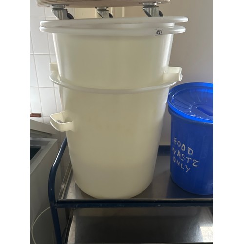 491 - Two Large commercial food buckets with lids and carry handles. Clean
There is only two opportunities... 