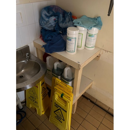 500 - A quantity of cleaning products and 5 wet floor signs. Inc Wipes, Ecolab Regain, floor cleaner and D... 