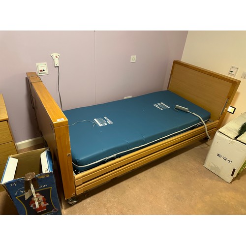 513 - Star lot : First of our hospital beds. Harvest healthcare with Electronic position, Wheels for movin... 