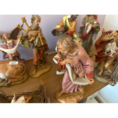 517 - A fabulous Italian made large Nativity Scene all with the original boxes, nice big size with the cha... 