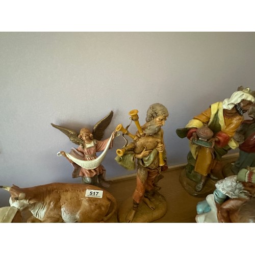 517 - A fabulous Italian made large Nativity Scene all with the original boxes, nice big size with the cha... 