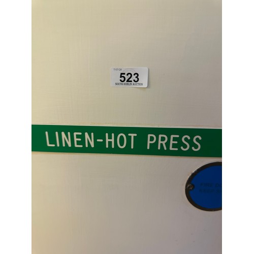 523 - The Full contents of the Hot Press including the Linen Cart And all the linens in the image.
There i... 