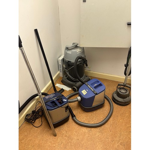 525 - Star lot : Is a good selection of Vacuums inc a Nilfisk GM 200, A Nifisk King, A Nilfisk wet and dry... 