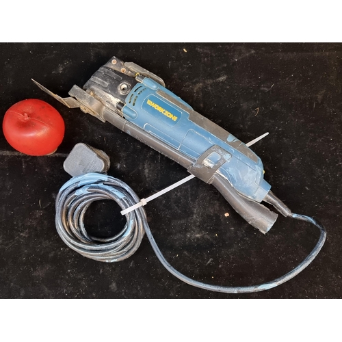 153 - A Workzone 300w Multifunction Tool, model WM 300S5/5404084. Comes with scraping blade.