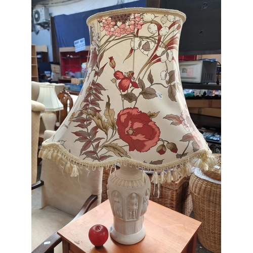 400 - An elegant vintage table lamp featuring a ceramic base depicting medieval figures in relief.