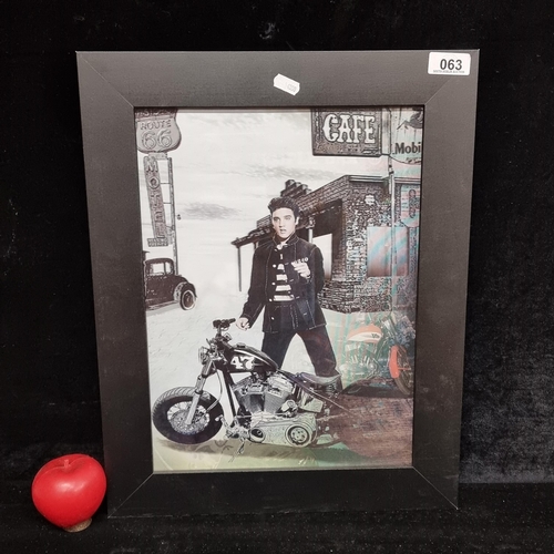 63 - A super cool 3D lenticular print featuring three  images of Elvis. Housed in a black frame.