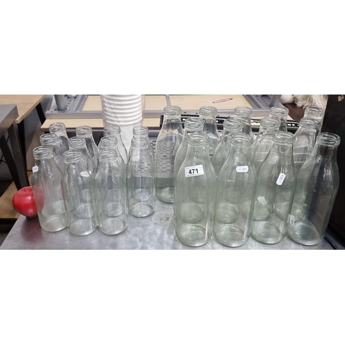 471 - A large collection of vintage glass milk bottles. Two different sizes.